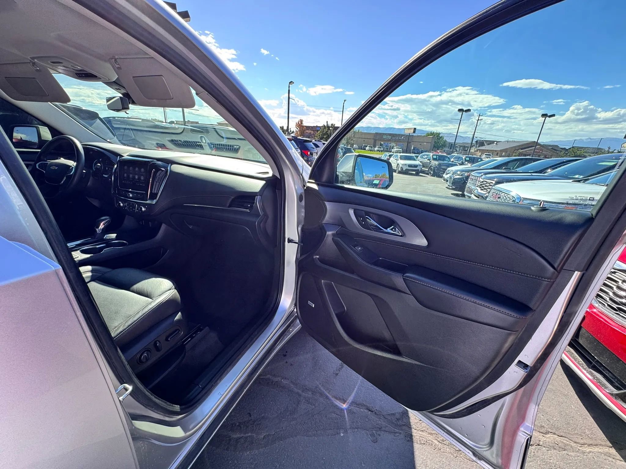 Used 2021 Chevrolet Traverse Premier AWD/4WD image 34