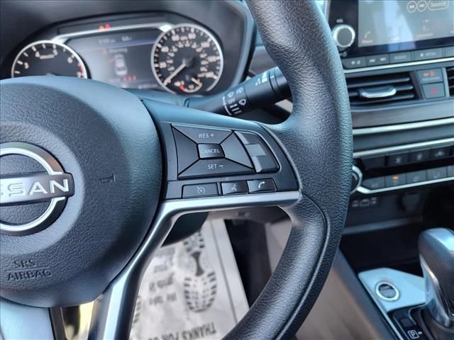 Used 2024 Nissan Altima 2.5 SV image 16