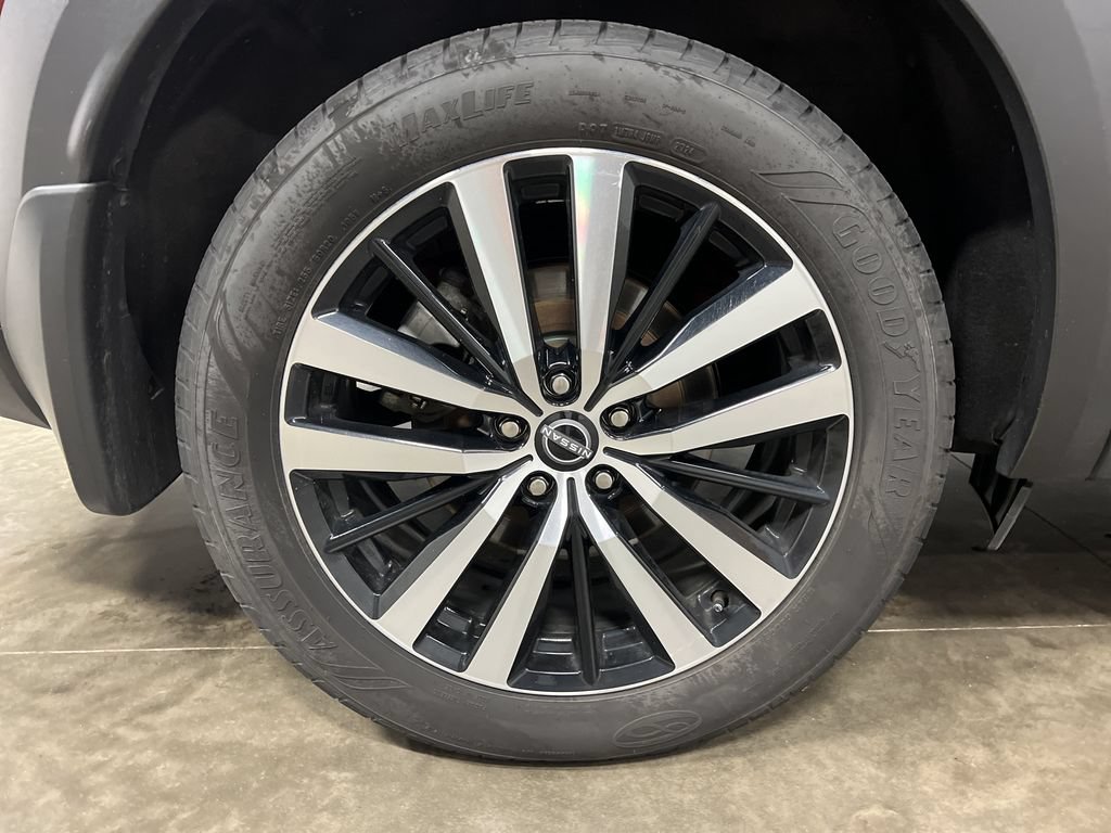 Used 2023 Nissan Pathfinder Platinum AWD/4WD image 11