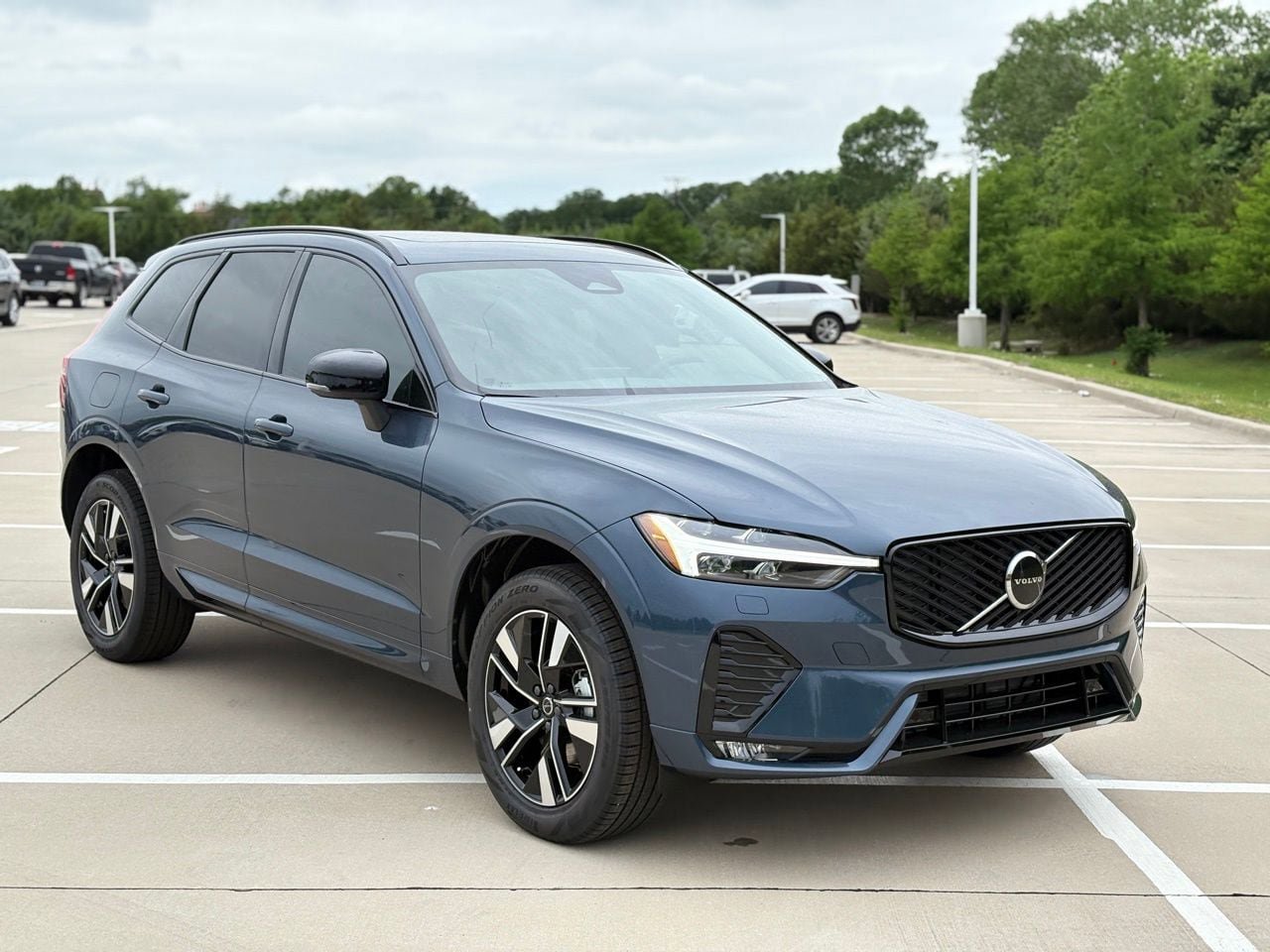 New 2026 Volvo XC60 B5 Core w/ Protection Package Premier AWD/4WD image 4