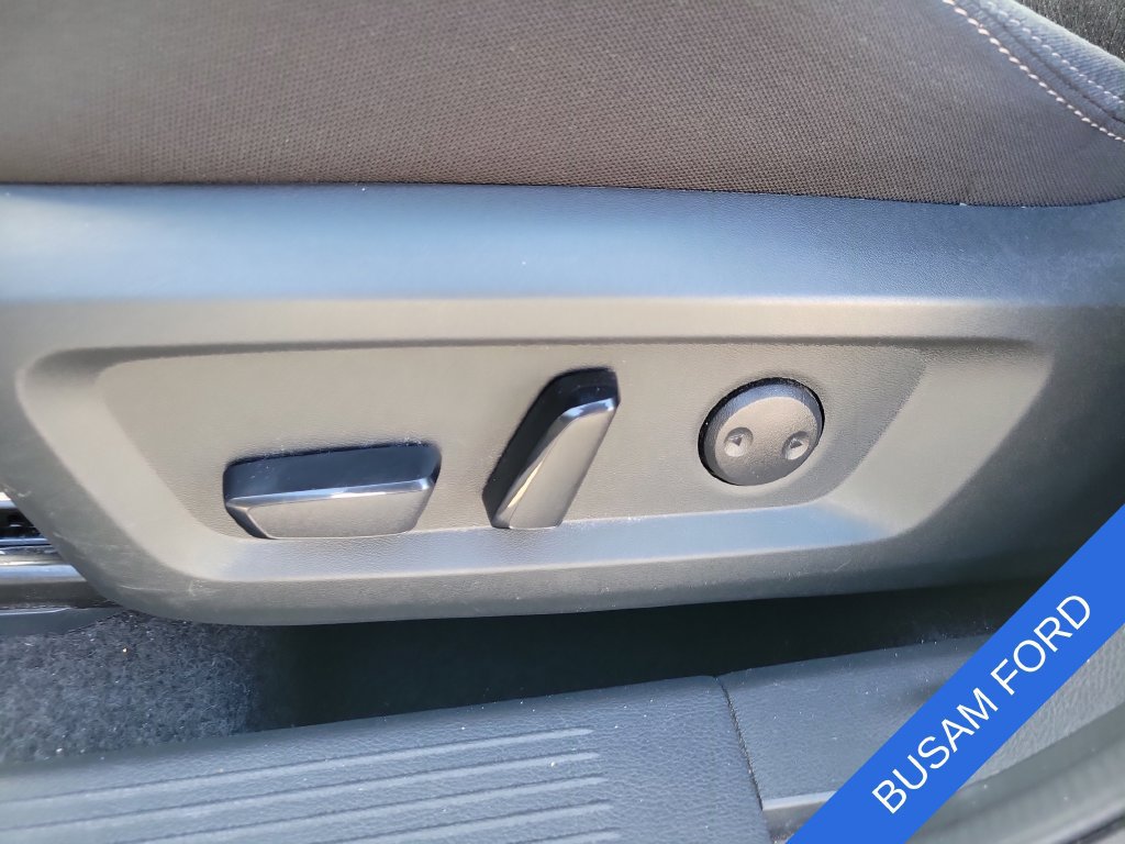 Used 2025 Nissan Rogue SV FWD image 17