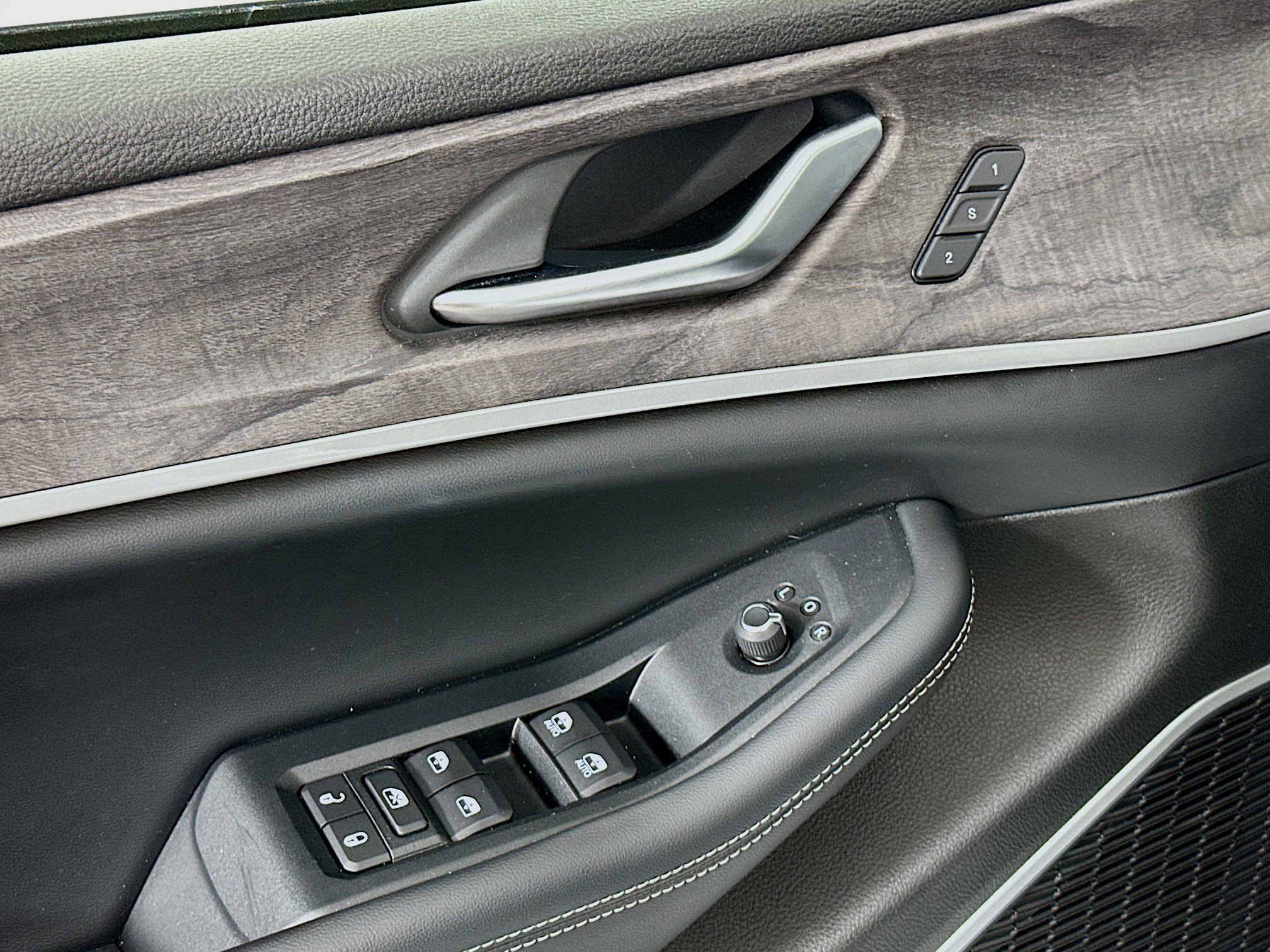 Used 2023 Jeep Grand Cherokee 4WD 4xe image 15