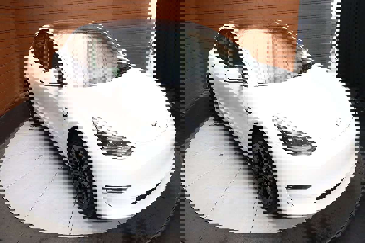Used 2023 Tesla Model 3 Standard Range image 14