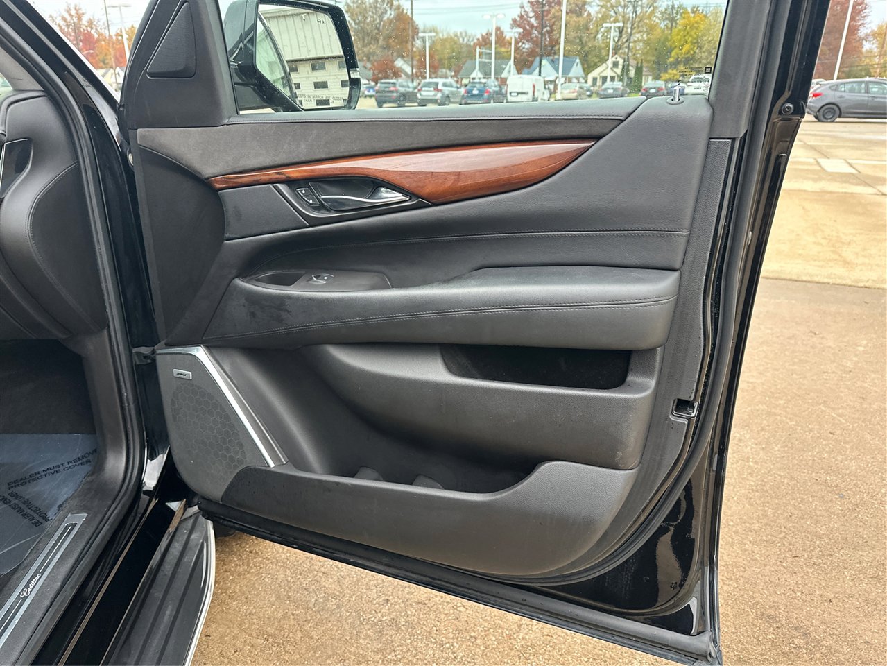 Used 2016 Cadillac Escalade ESV Luxury image 24