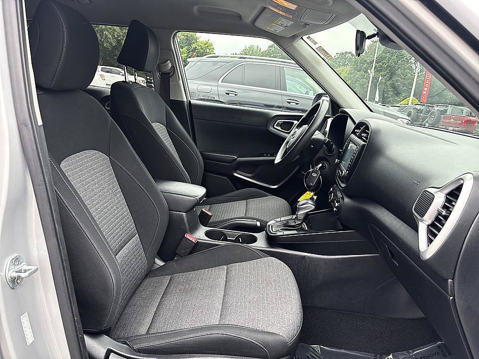 Used 2020 Kia Soul S FWD image 19