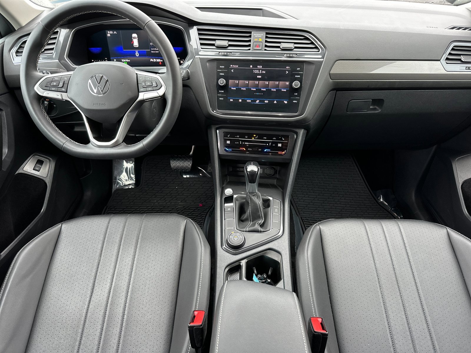 Used 2022 Volkswagen Tiguan SE image 13