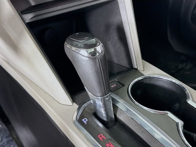 Used 2017 GMC Terrain SLT w/ Open Road Package image 16