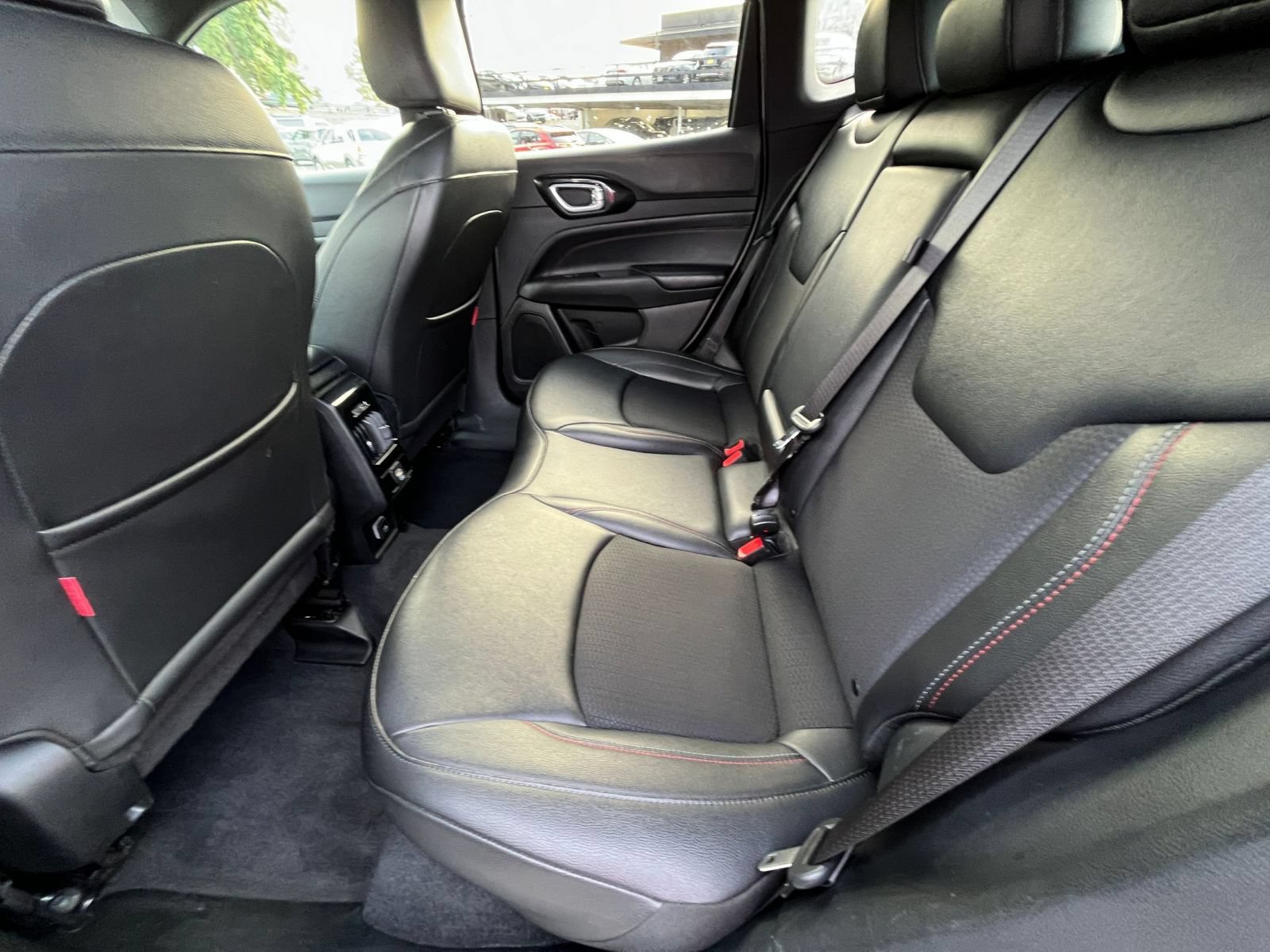 Used 2025 Jeep Compass Trailhawk AWD/4WD image 25