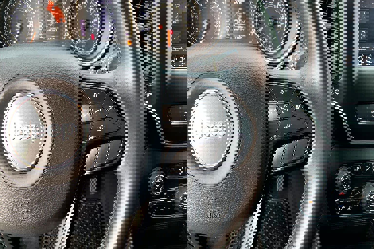 Used 2019 Jeep Cherokee Latitude Plus image 18