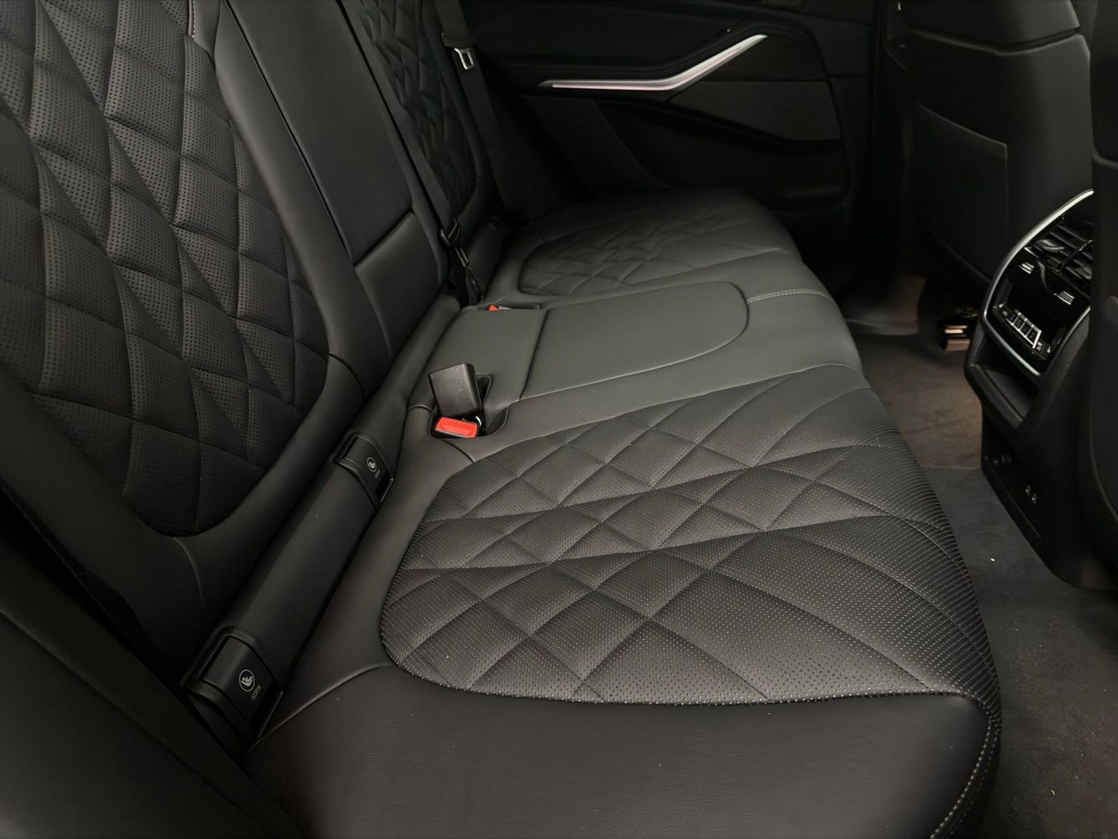 New 2026 BMW X5 xDrive50e image 25