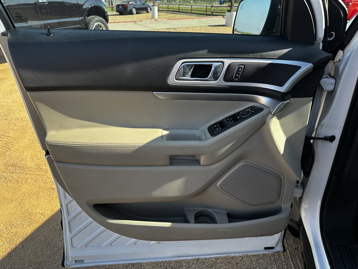 Used 2013 Ford Explorer XLT image 11