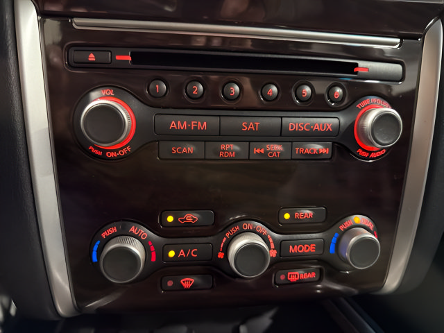 Used 2014 Nissan Pathfinder SL w/ SL Tech Package FWD image 22