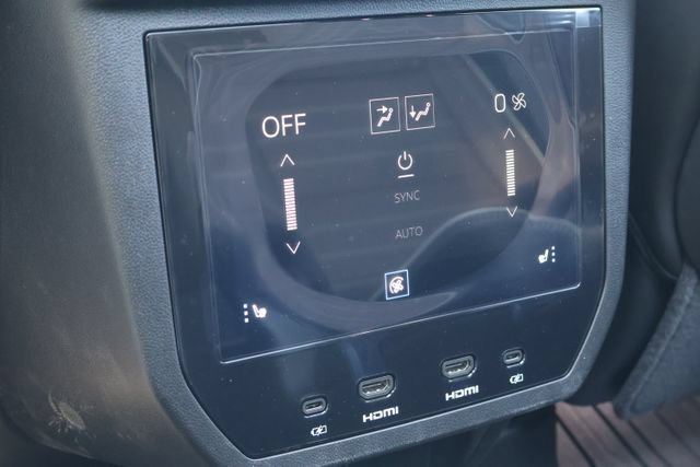 New 2026 GMC Yukon Denali Ultimate w/ LPO, Floor Liner Package AWD/4WD image 24