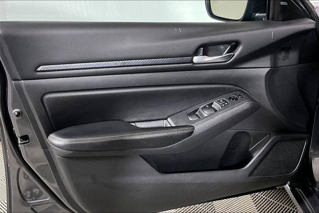 Used 2024 Nissan Altima 2.5 SV image 18