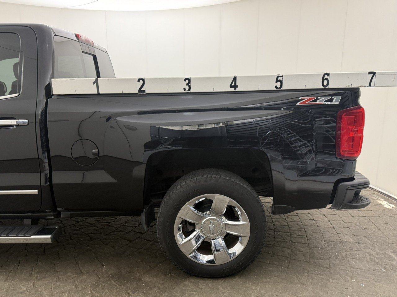 Used 2016 Chevrolet Silverado 1500 LTZ Z71 w/ LTZ Plus Package AWD/4WD image 5