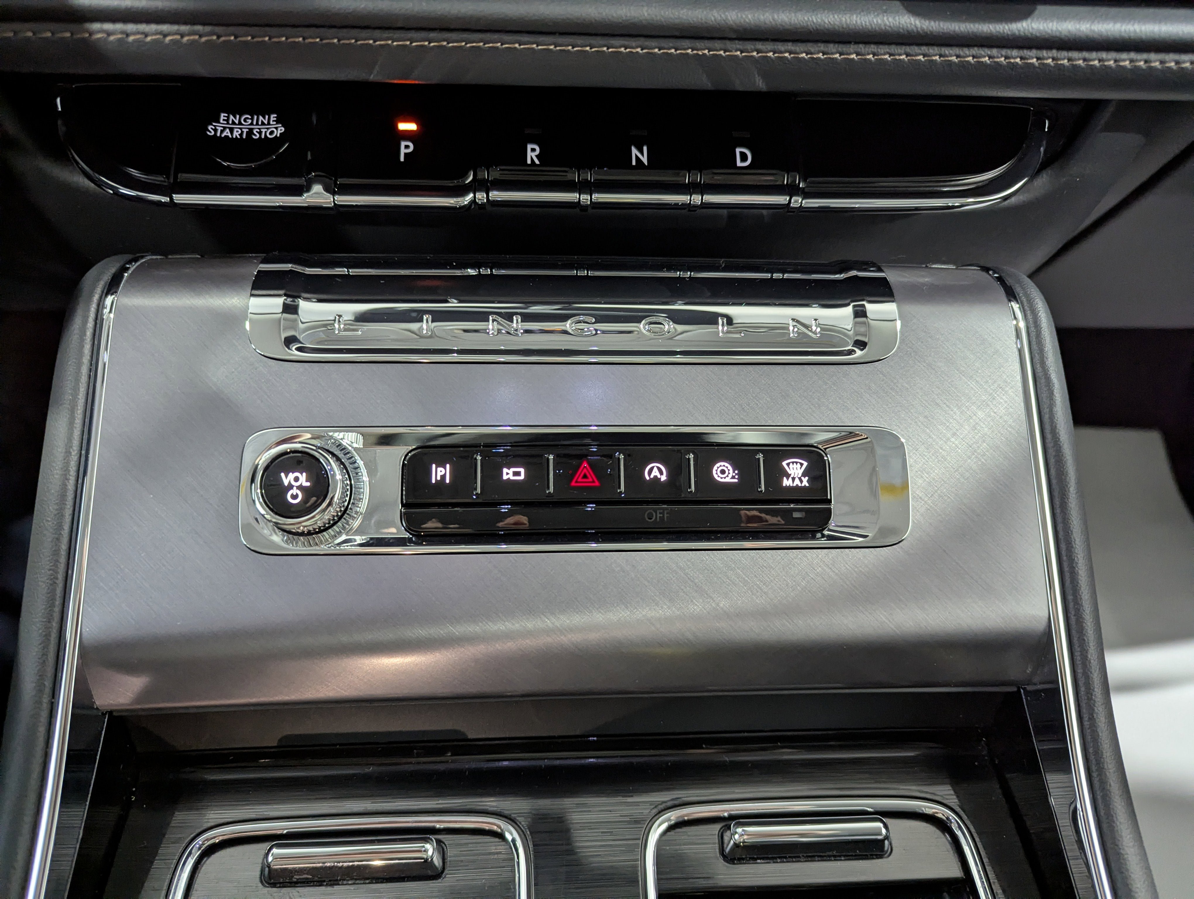 Used 2025 Lincoln Aviator AWD w/ Jet Appearance Package image 19