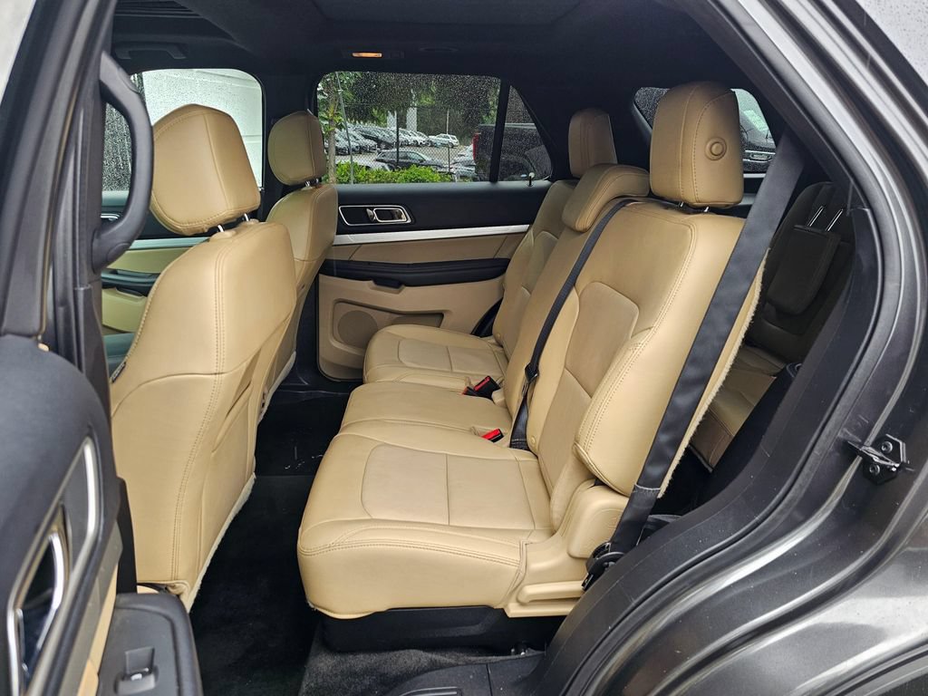Used 2016 Ford Explorer XLT w/ Equipment Group 202A AWD/4WD image 17