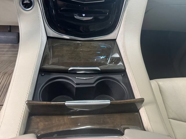 Used 2018 Cadillac Escalade Luxury AWD/4WD image 18