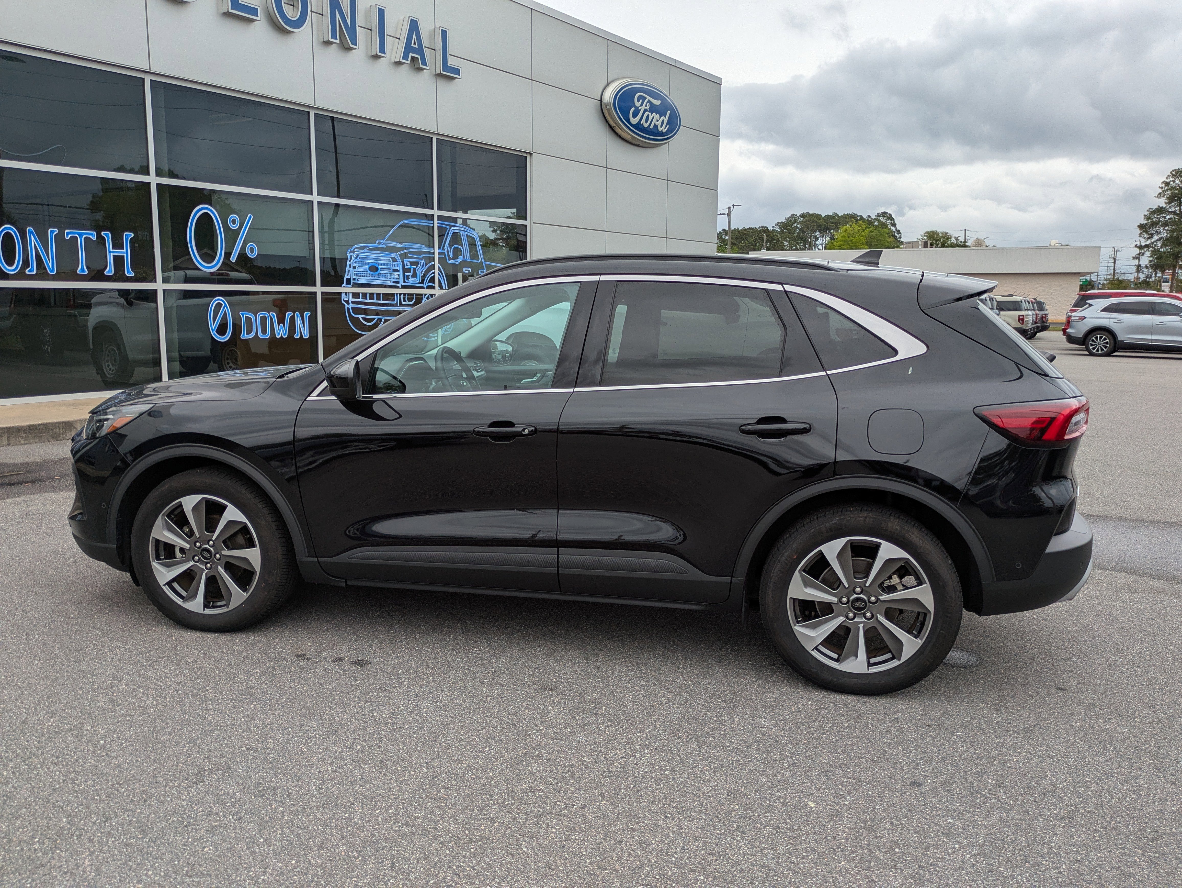 Used 2024 Ford Escape Platinum w/ Premium Technology Package image 7