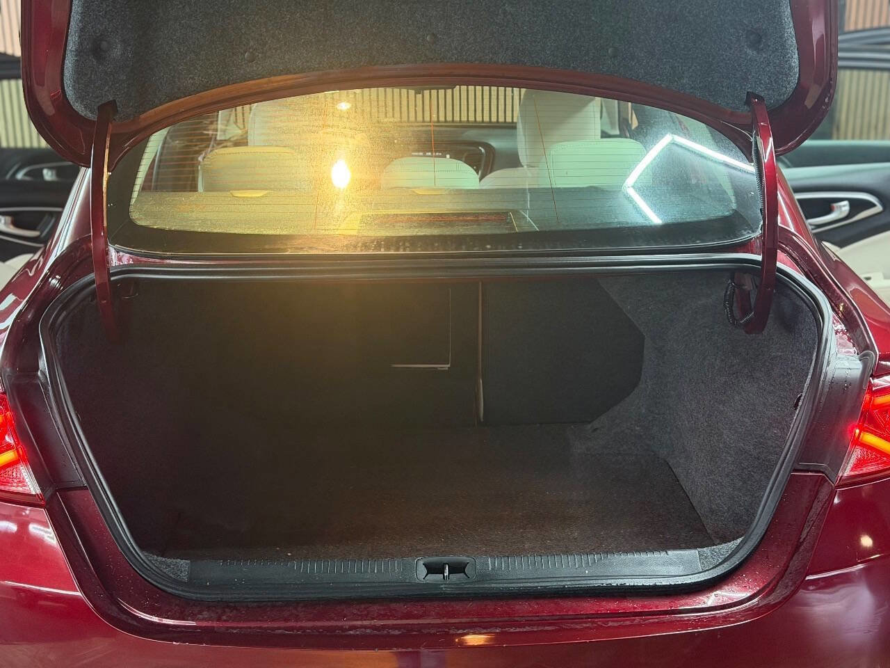 Used 2015 Chrysler 200 Limited image 8