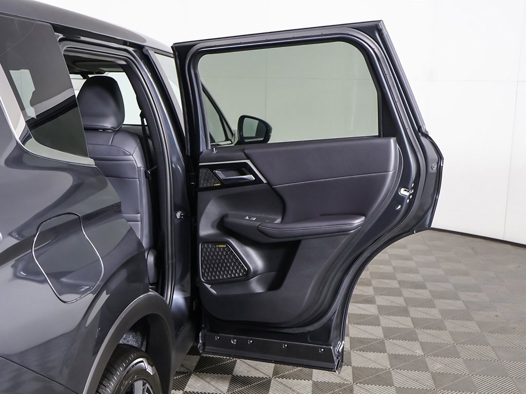 New 2025 Mitsubishi Outlander SE image 26