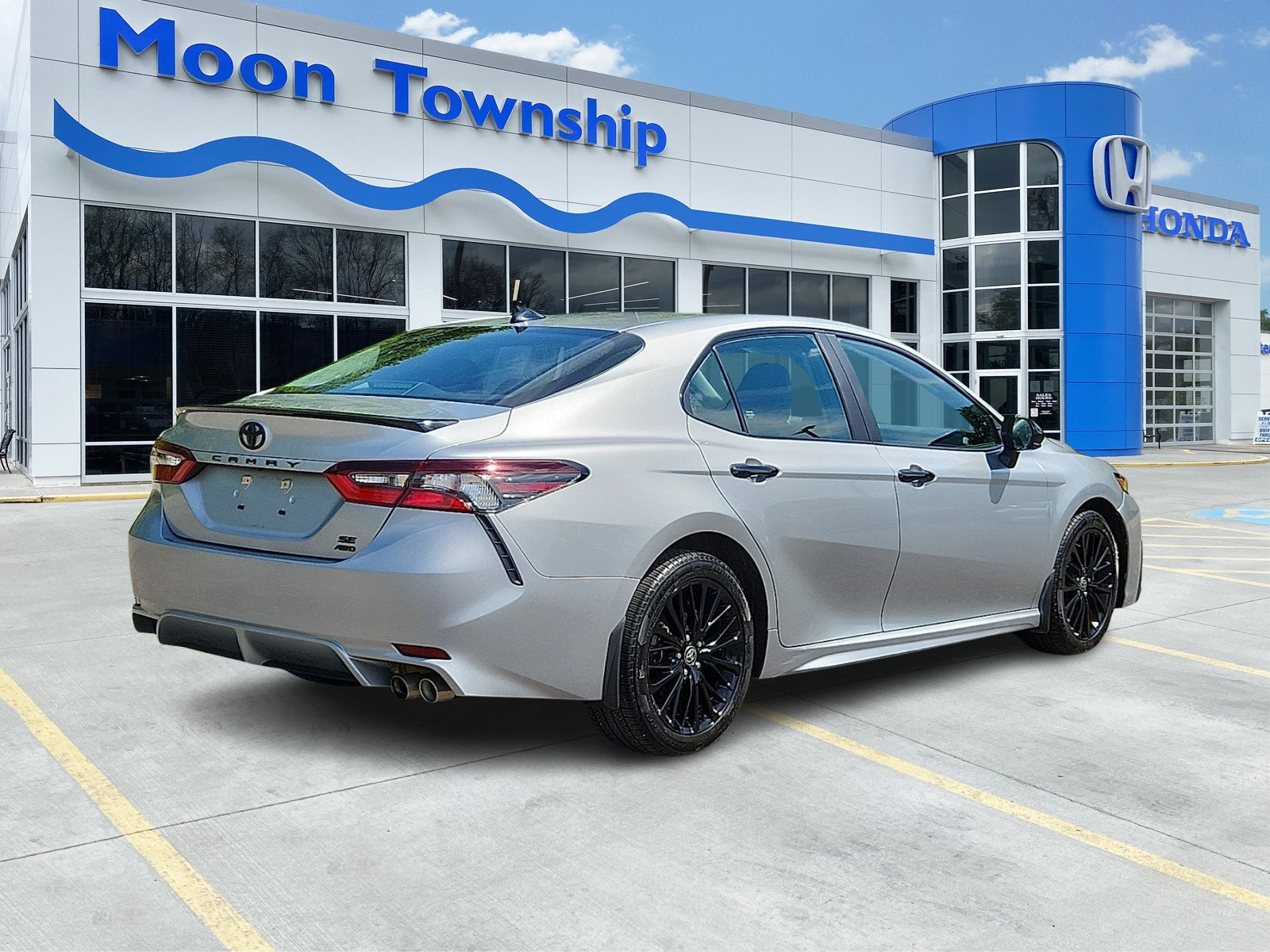 Used 2021 Toyota Camry SE AWD/4WD image 6