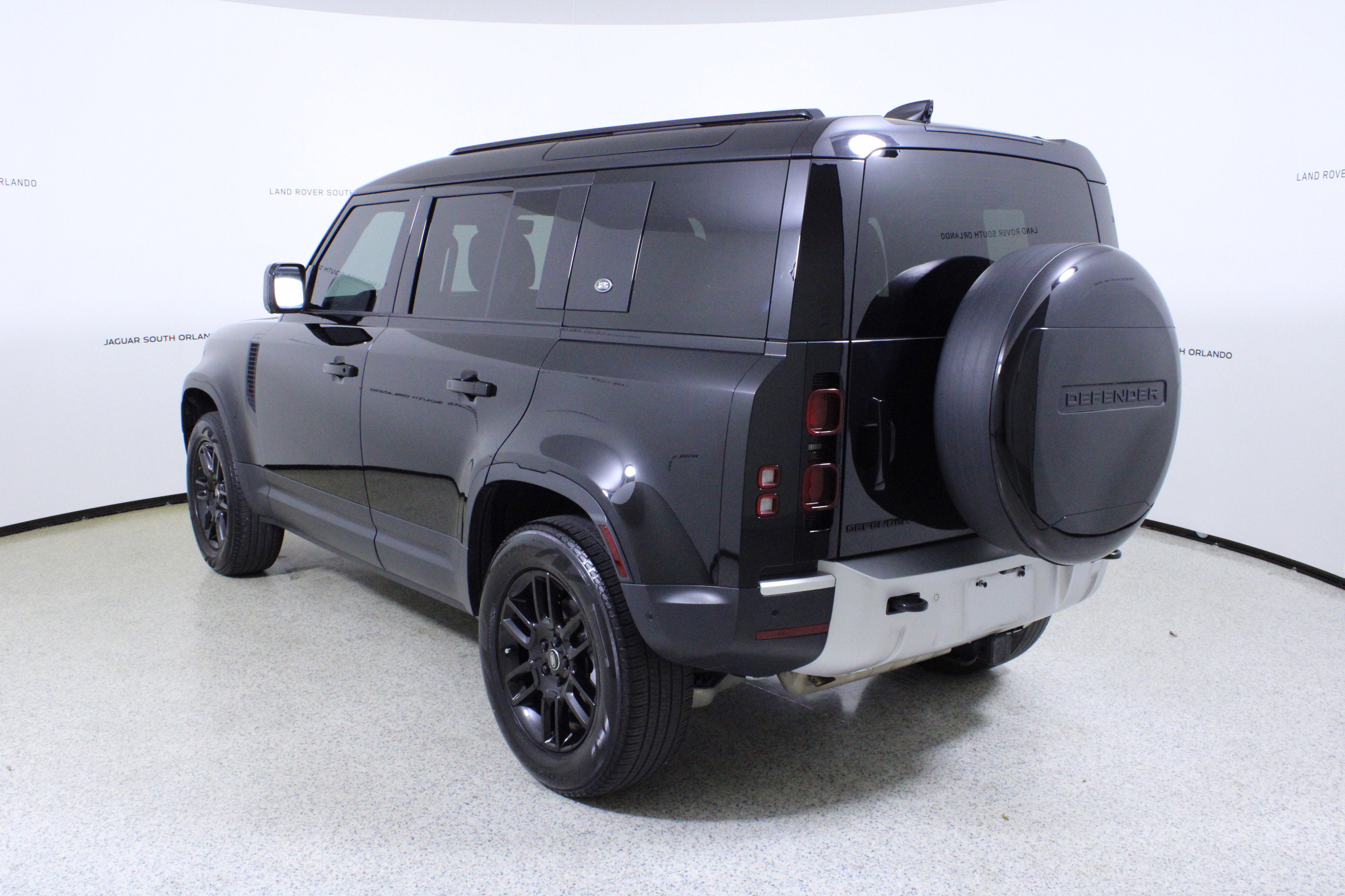 Used 2024 Land Rover Defender 110 S image 5