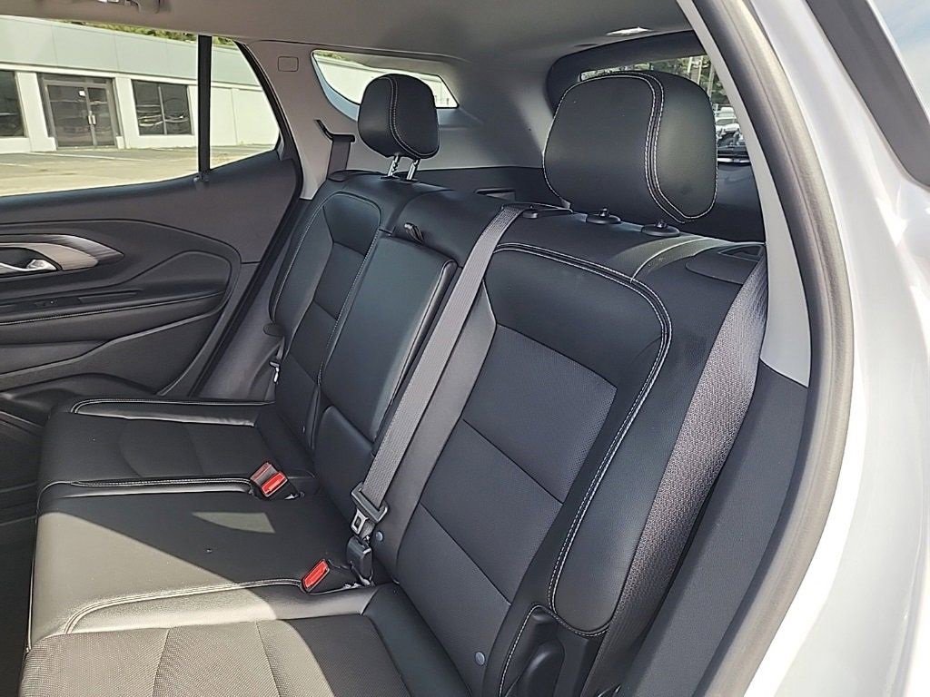 Used 2023 GMC Terrain SLT image 13
