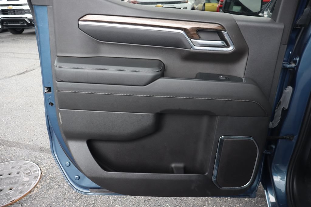 Used 2024 Chevrolet Silverado 1500 LT AWD/4WD image 19