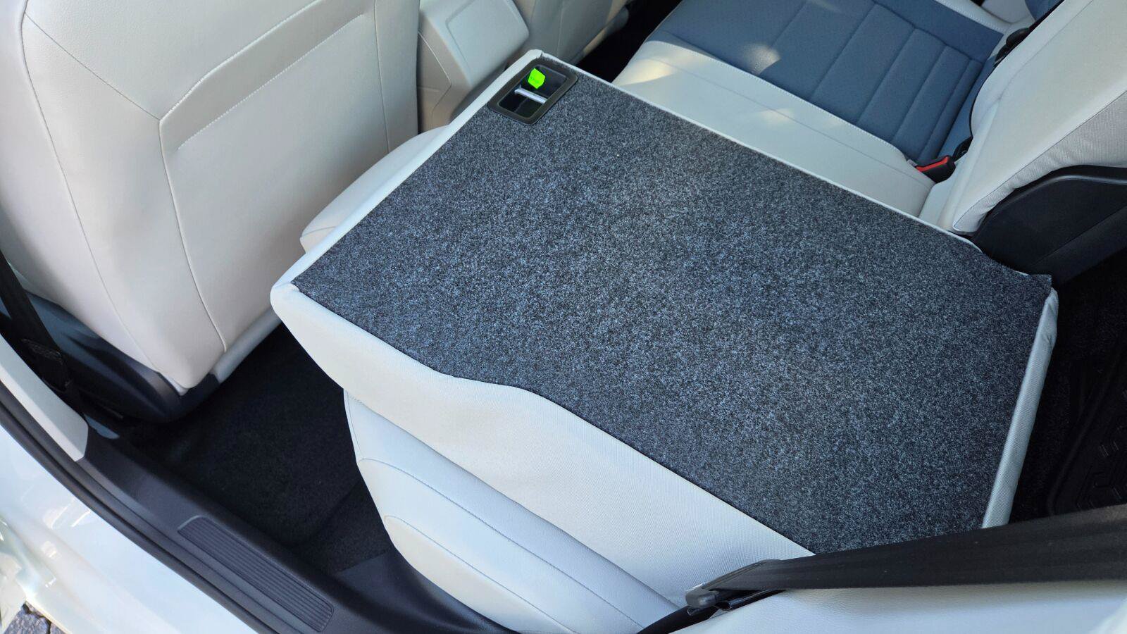 Certified 2025 Volkswagen Jetta SE w/ Sunroof Package FWD image 52