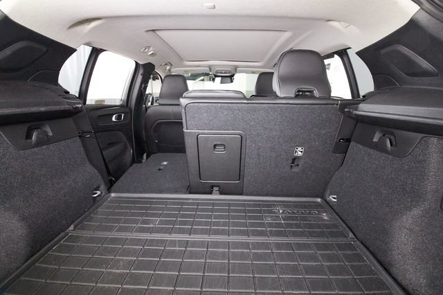 Certified 2026 Volvo XC40 B5 Plus AWD/4WD image 23