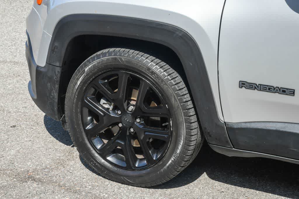 Used 2017 Jeep Renegade Altitude FWD image 10