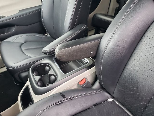 Used 2024 Chrysler Pacifica Touring-L FWD image 18