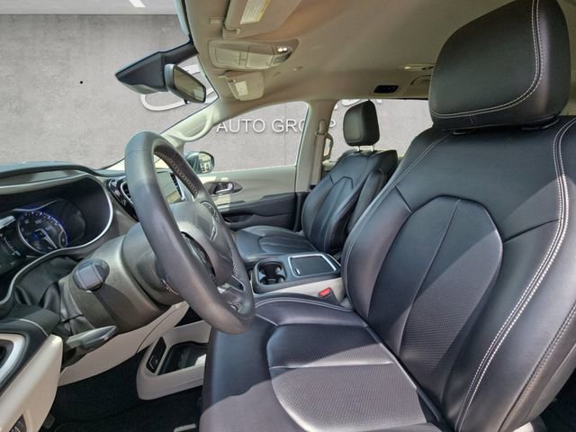 Used 2023 Chrysler Pacifica Touring-L FWD image 19