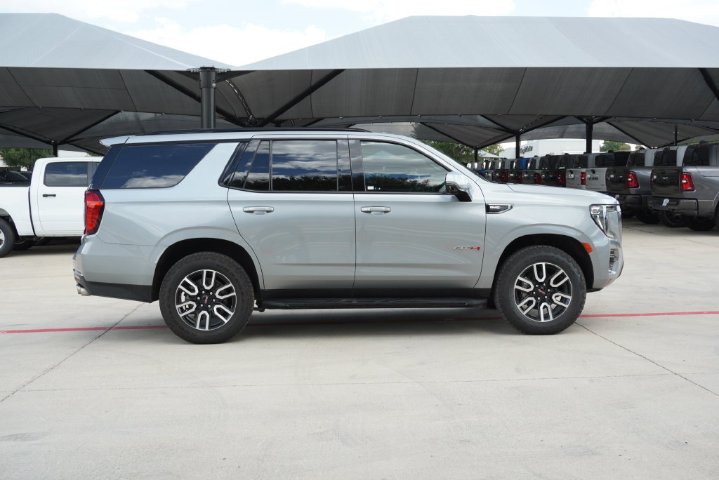 Used 2024 GMC Yukon AT4 w/ Technology Package AWD/4WD image 6