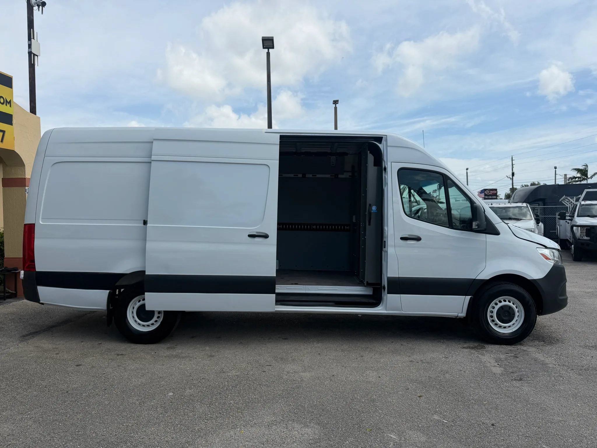 Used 2024 Mercedes-Benz Sprinter 2500 image 7