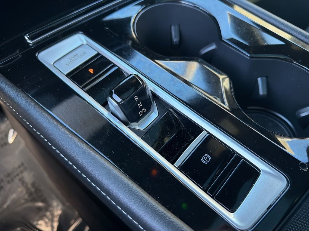 Used 2025 Volkswagen Atlas Cross Sport SEL R-Line image 27