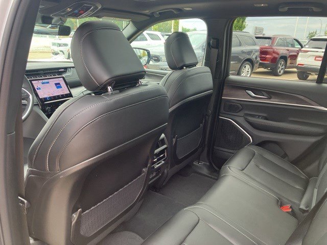 New 2025 Jeep Grand Cherokee Limited w/ Trailer Tow Package image 24