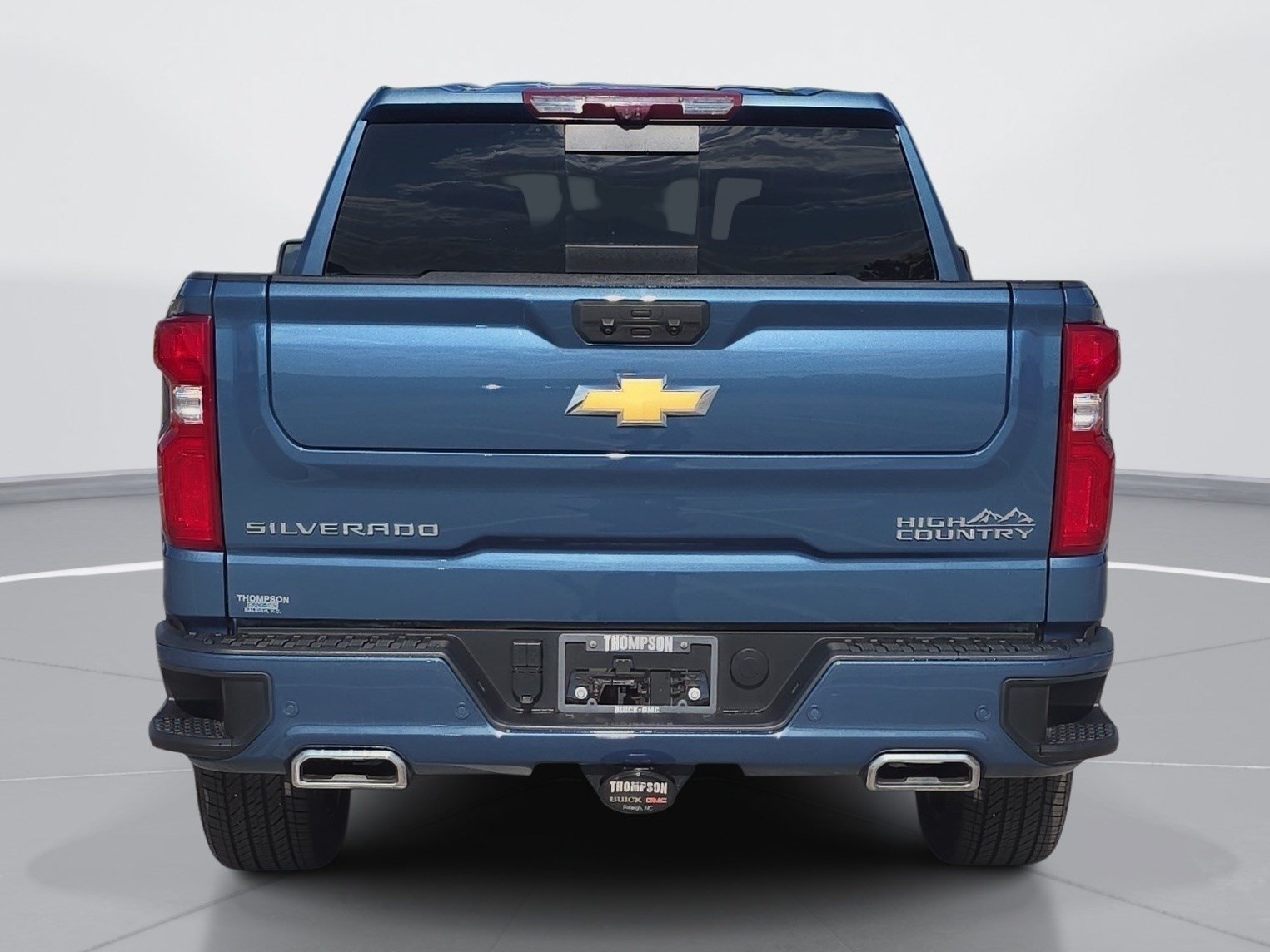 Used 2024 Chevrolet Silverado 1500 High Country w/ High Country Premium Package AWD/4WD image 4
