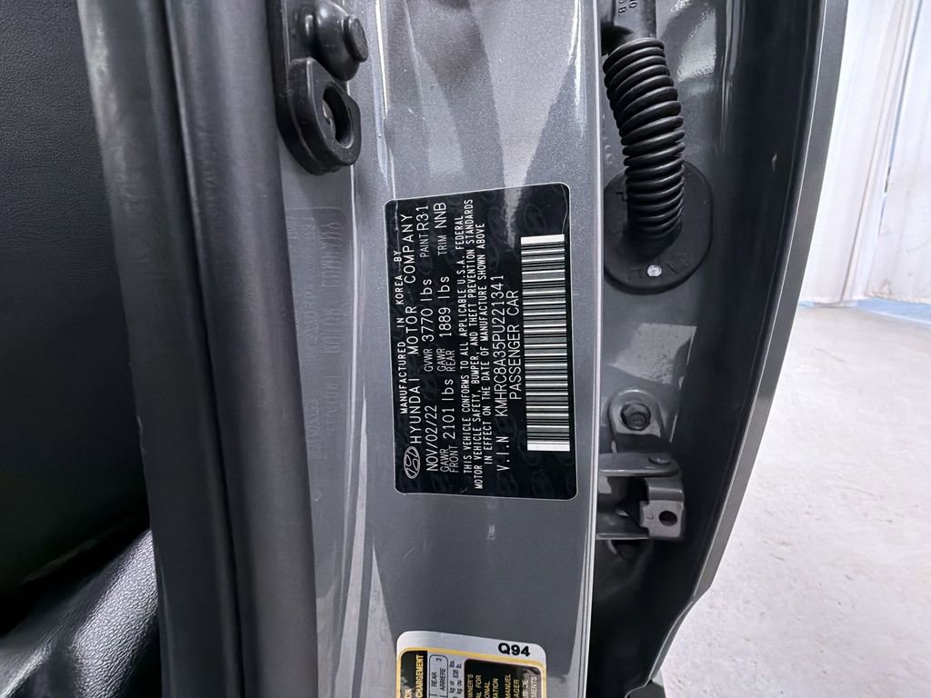 Used 2023 Hyundai Venue Limited image 25