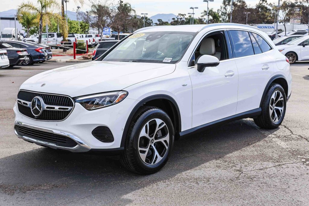 Used 2025 Mercedes-Benz GLC 350e 4MATIC image 16