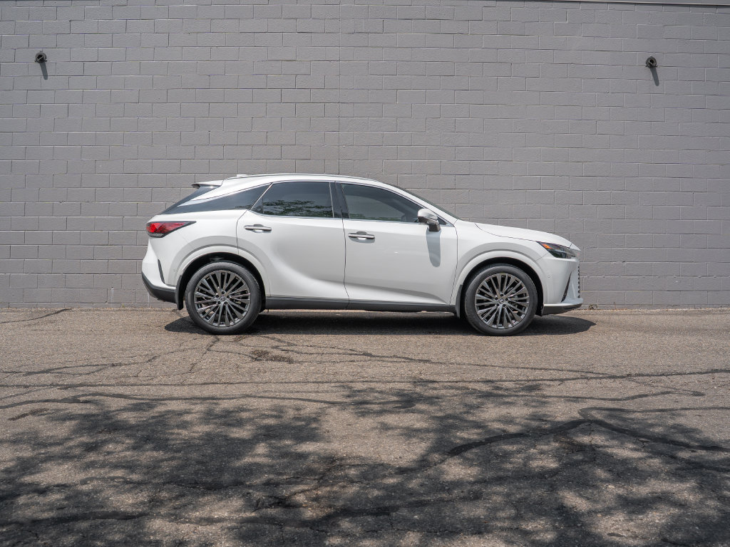 Used 2023 Lexus RX 350 FWD w/ Cold Area Package image 9