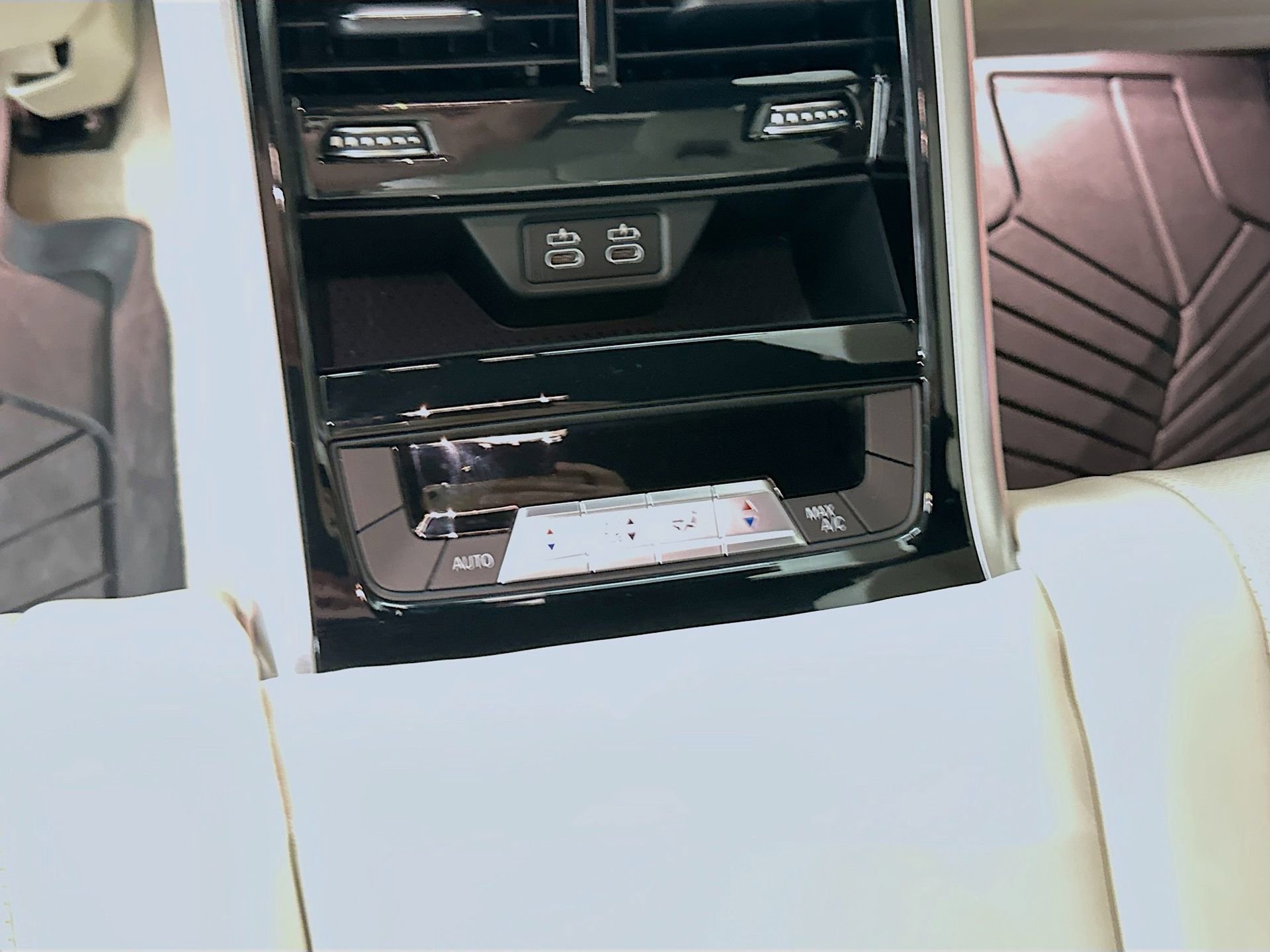 Used 2023 BMW M8 Gran Coupe xDrive Competition w/ M Carbon Exterior Package image 27