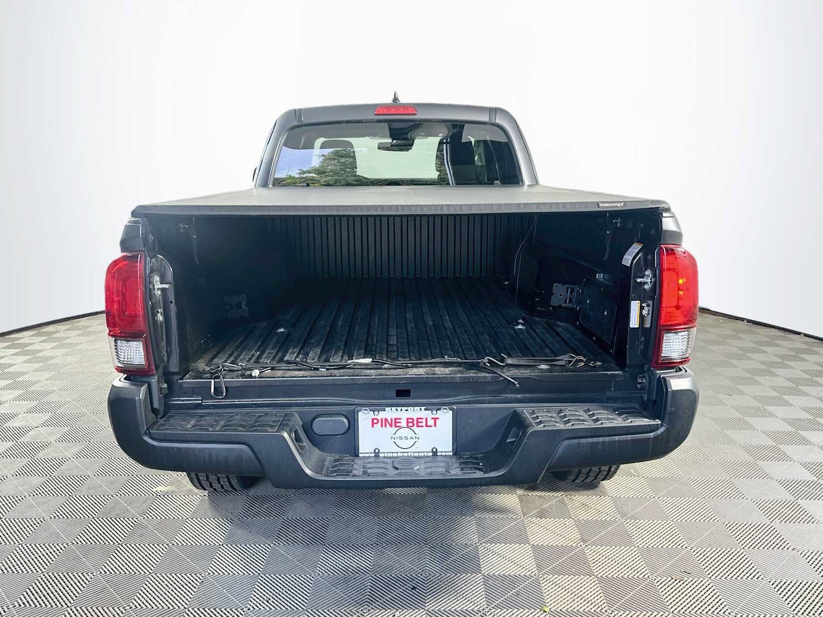 Used 2022 Toyota Tacoma SR RWD image 5