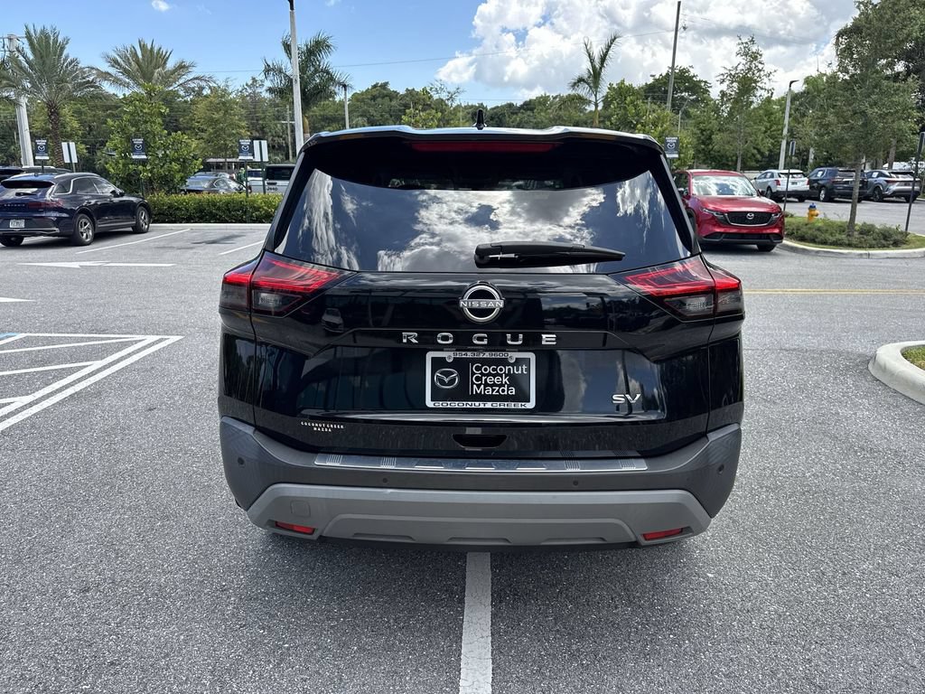 Used 2023 Nissan Rogue SV FWD image 2