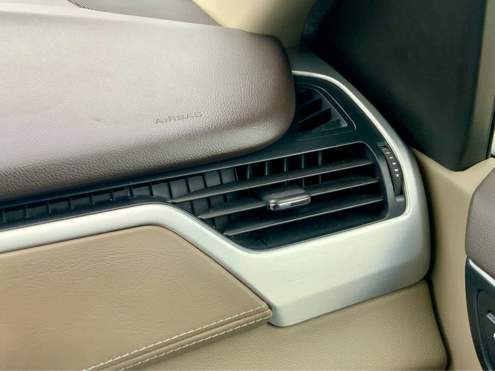 Used 2019 GMC Yukon XL SLT w/ Open Road Package image 50