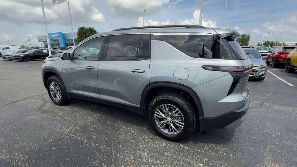 Used 2025 Chevrolet Traverse LT w/ Driver Confidence Package AWD/4WD image 6