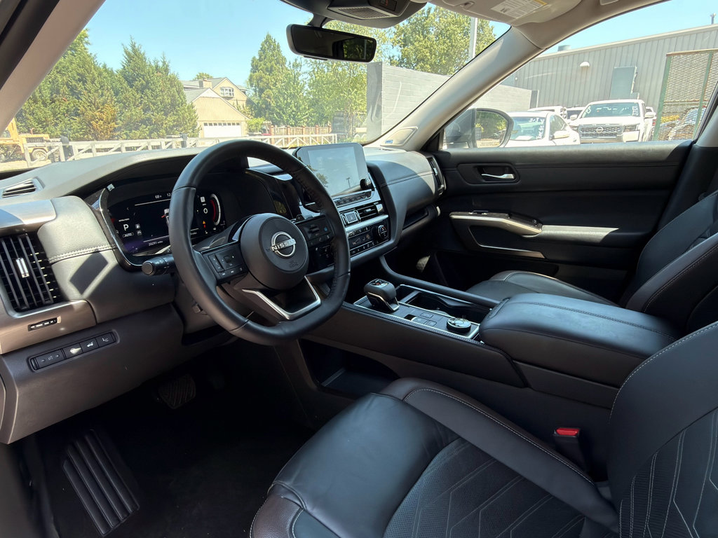 Used 2024 Nissan Pathfinder Platinum AWD/4WD image 11