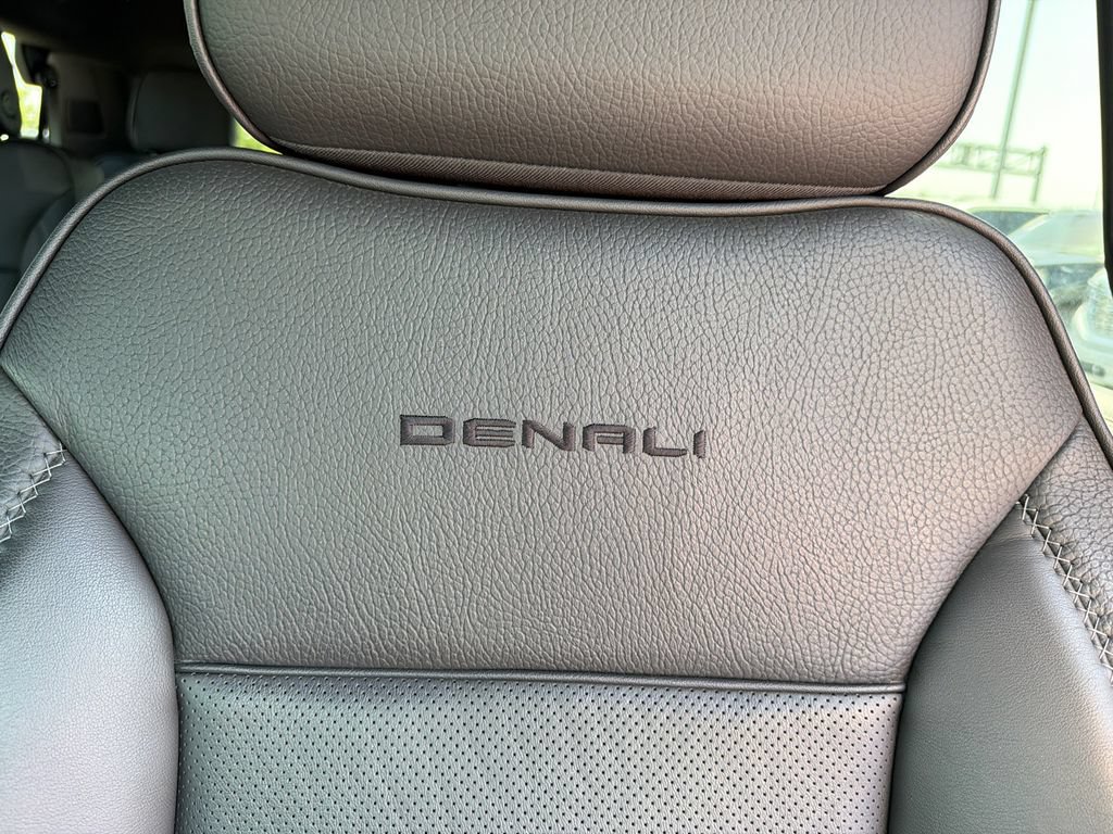 Used 2025 GMC Yukon Denali AWD/4WD image 42