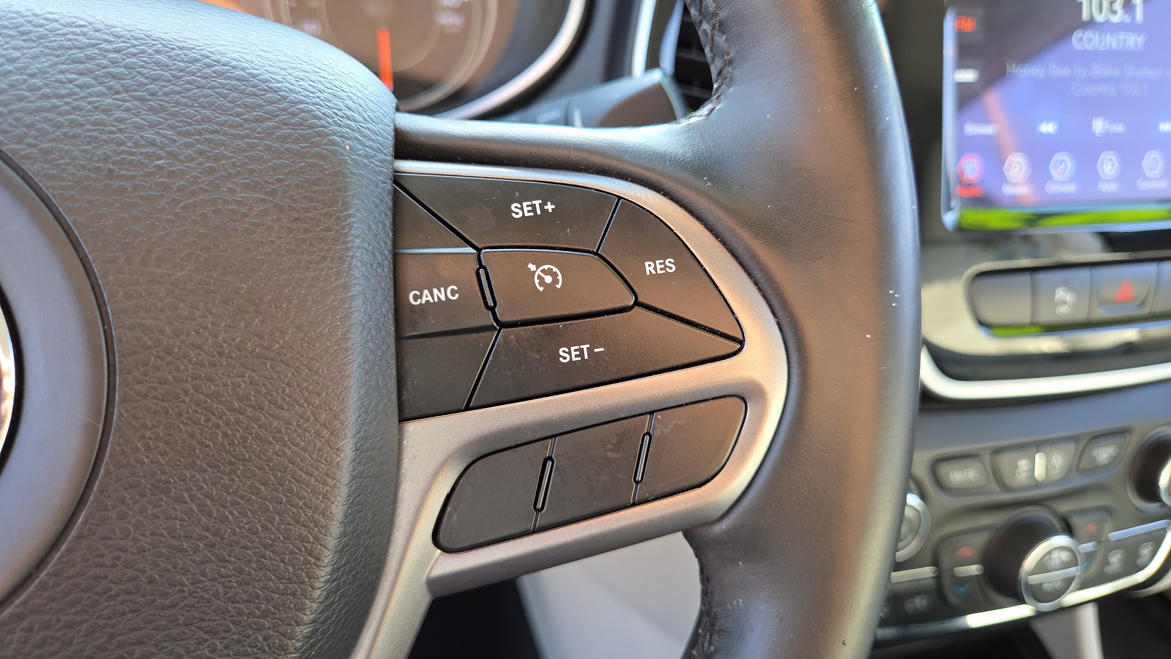 Used 2019 Jeep Cherokee Limited image 28
